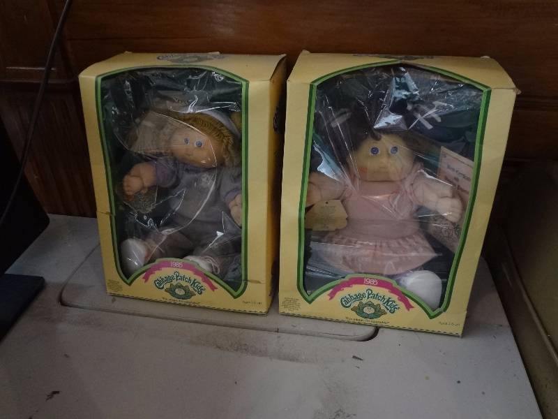 lot 170 image: Pair of Cabbage Patch Dolls,Santa