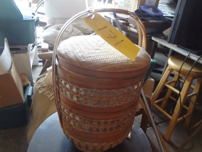 lot 171 image: Stacking Baskets