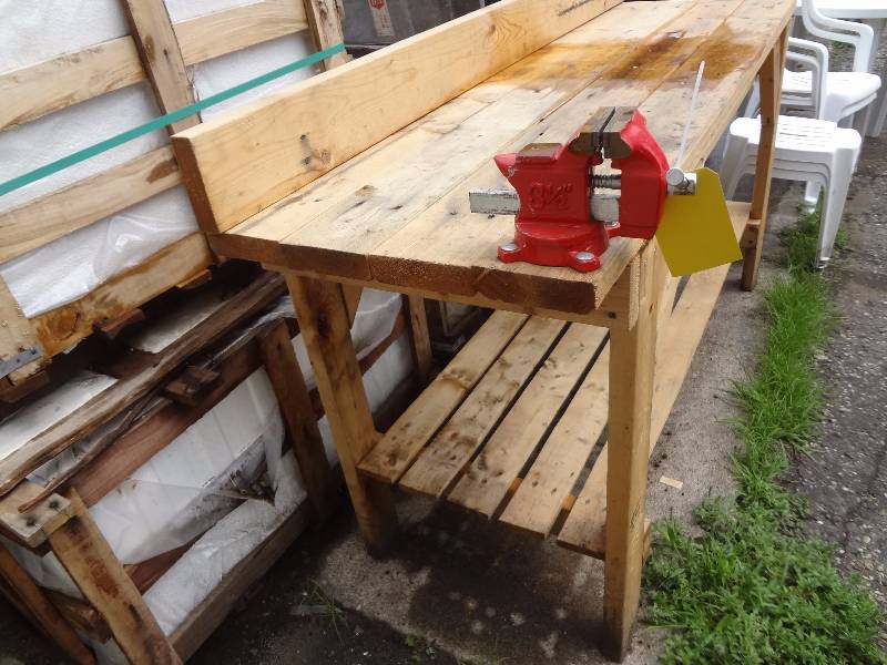 lot 225 image: Bench wVise