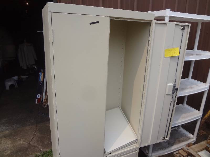 lot 226 image: Large Metal cabinet