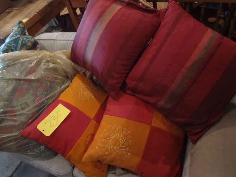 lot 230 image: Pillows, Blankets, Quilts