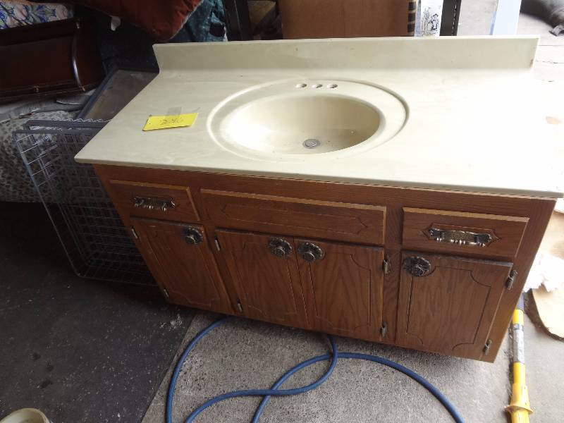 lot 246 image: Vanity