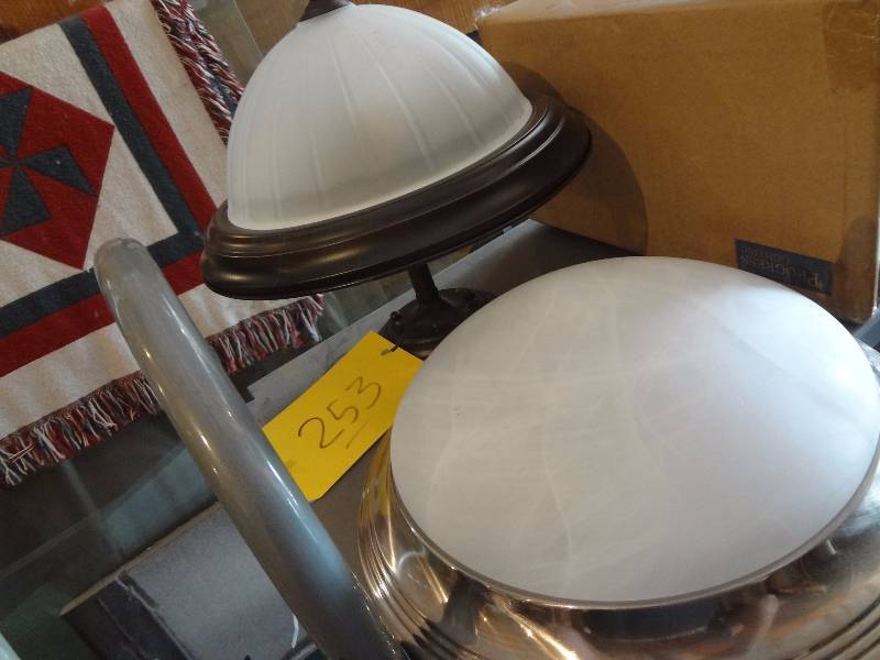 lot 253 image: Pair fixtures