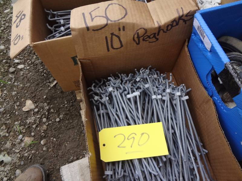 lot 290 image: 150 10 Peg Hooks