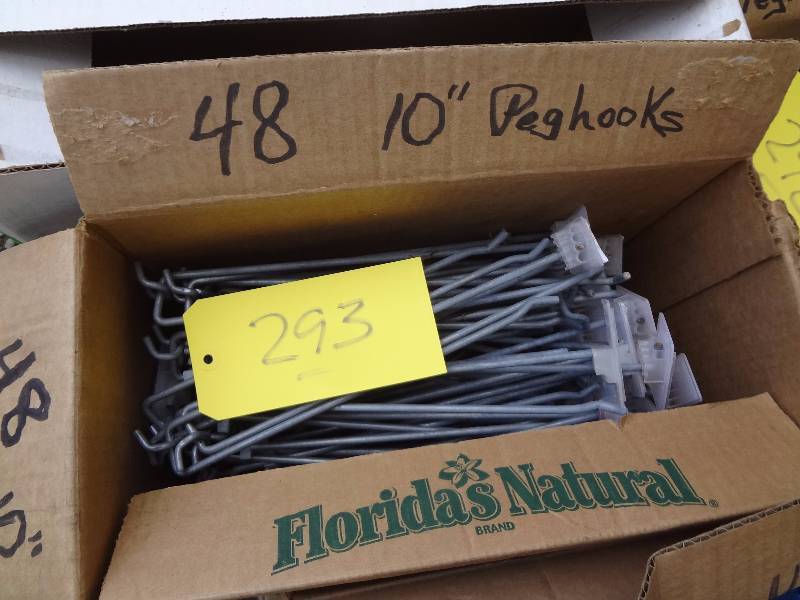 lot 293 image: 48 10 Peg Hooks
