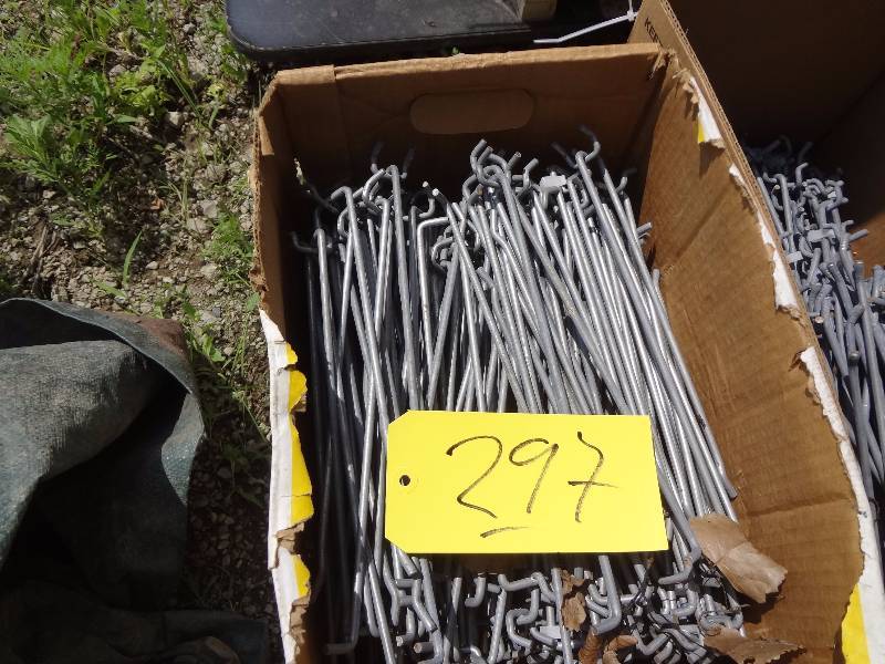 lot 297 image: 120 10 Double Peg Hooks