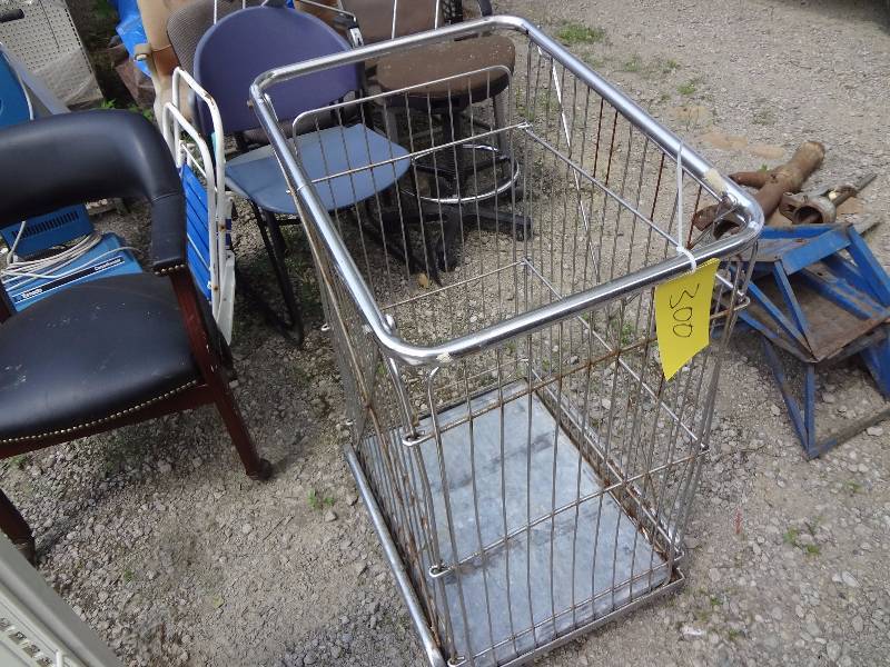 lot 300 image: Metal Basket on Wheels
