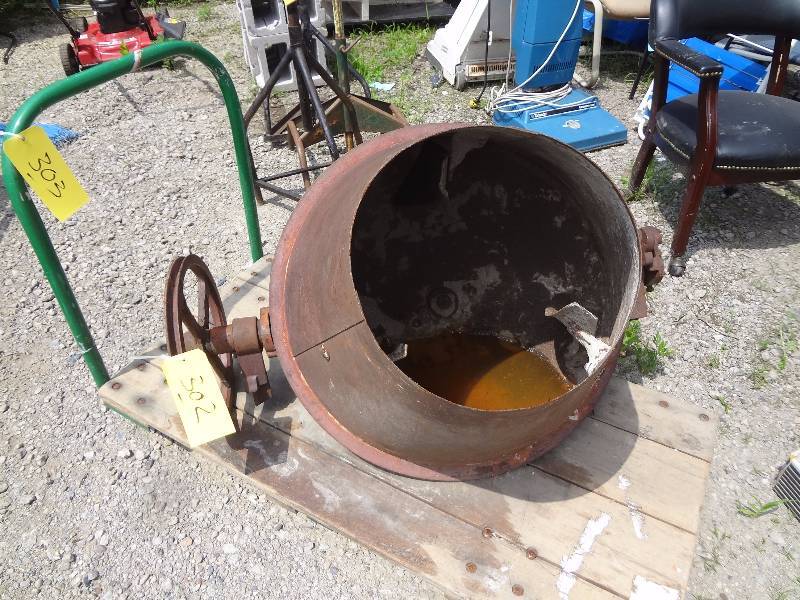 lot 302 image: Old Concrete Barrel