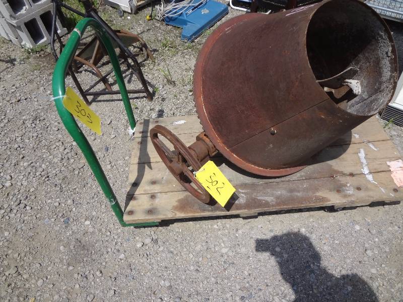 lot 303 image: Dock cart