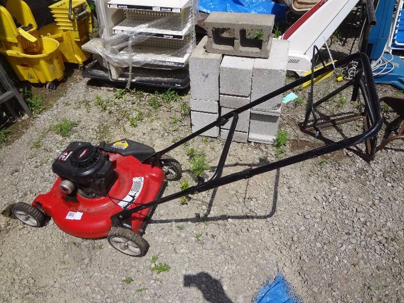 lot 305 image: Lawn Mower