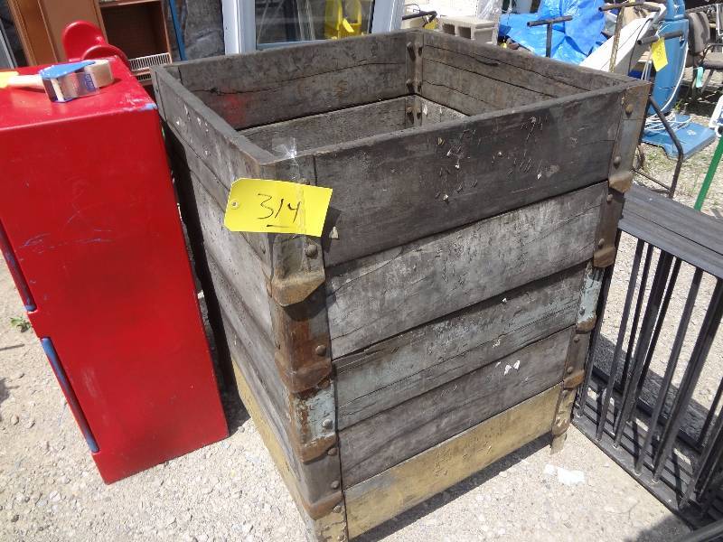 lot 314 image: Stacking Wood BinsRetainers
