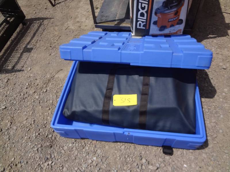 lot 315 image: Large Plastic case wsome sort of display materials