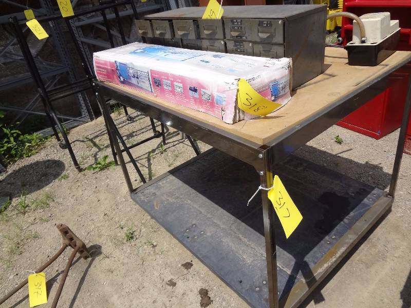lot 317 image: Large Wheeled Table