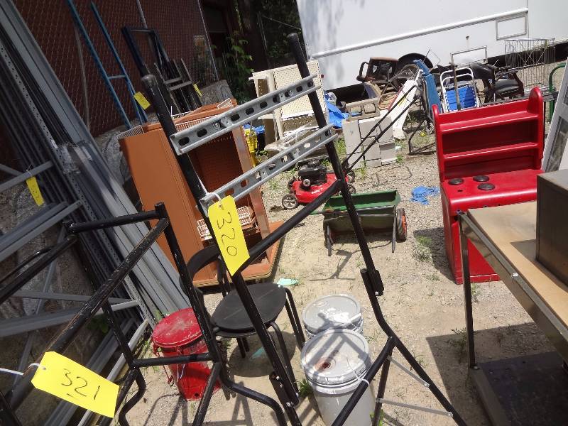 lot 320 image: Metal Sign Stand