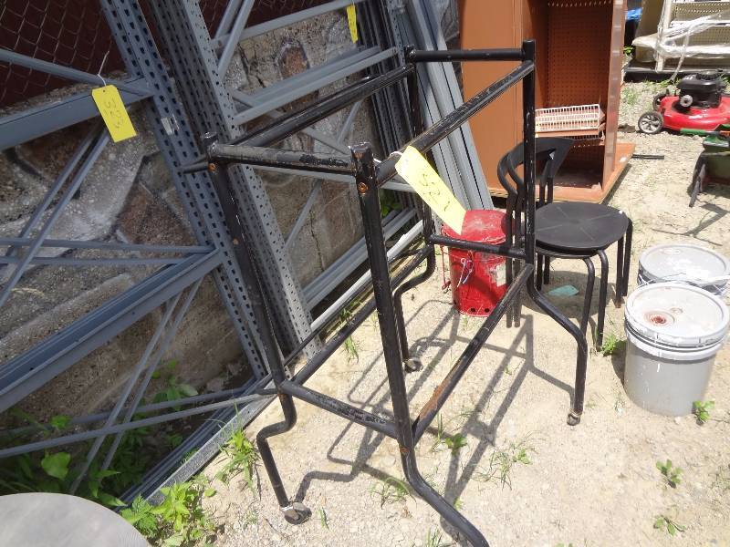 lot 321 image: Wheeled Rack