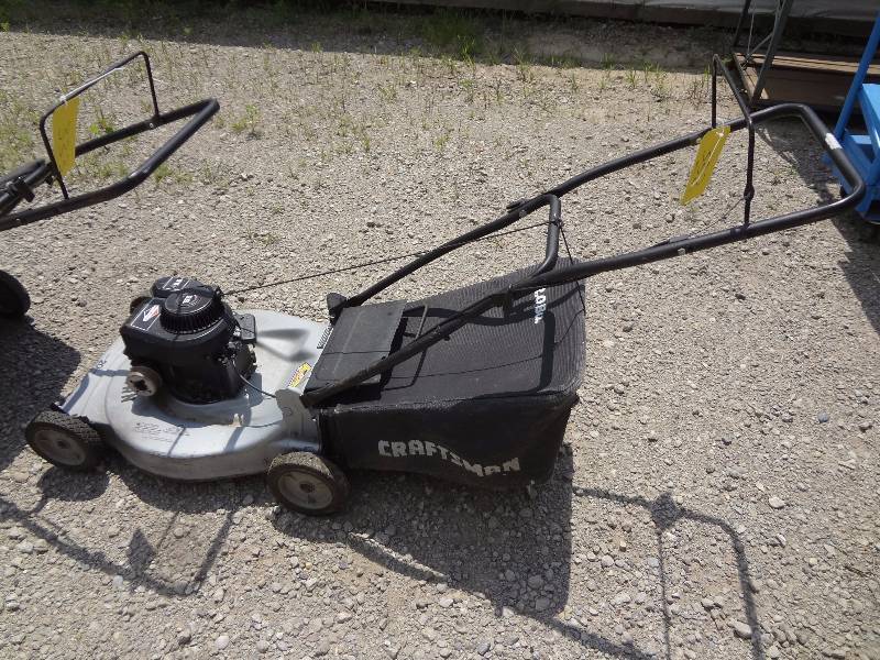 lot 332 image: Craftsman Lawn Mower