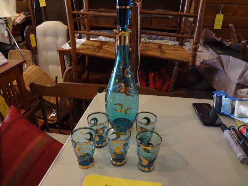 lot 369 image: Neat Old Decanter Set