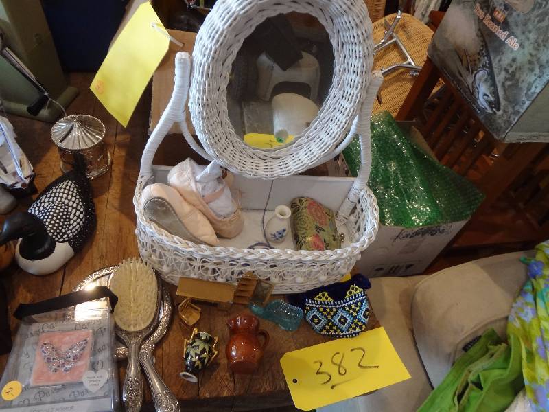 lot 382 image: Wicker Dresser Caddy, Dresser Set, Stuff