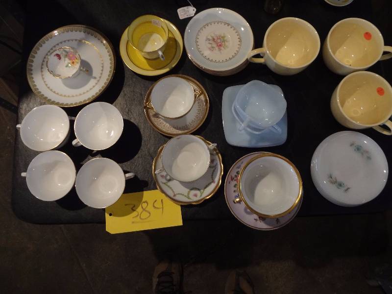 lot 384 image: Miscellaneous Fancy Cups and Saucers