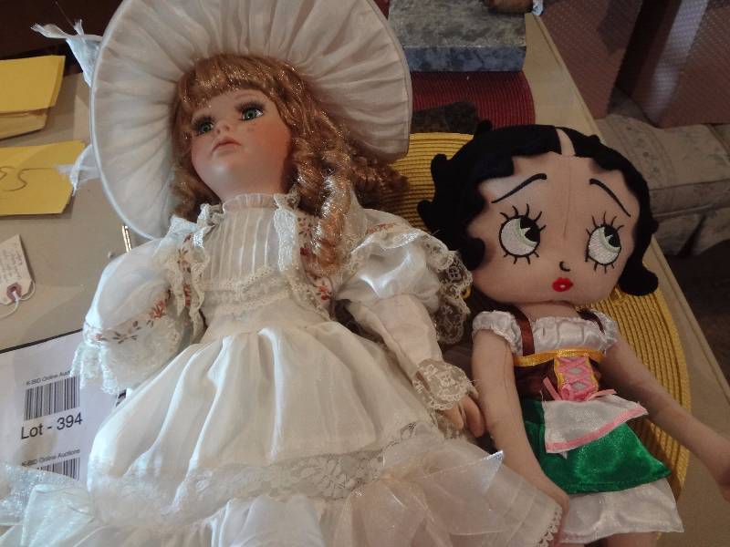 lot 395 image: Hand Bags, Dolls