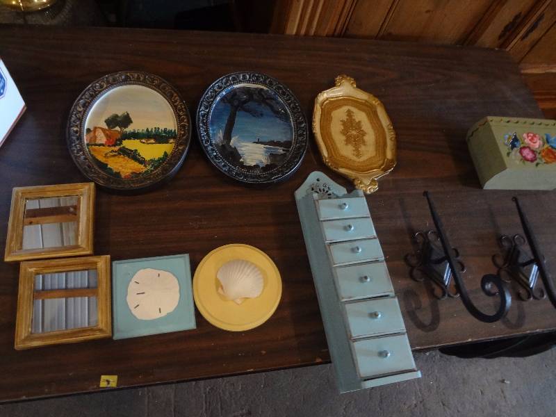 lot 397 image: Wall Stuff