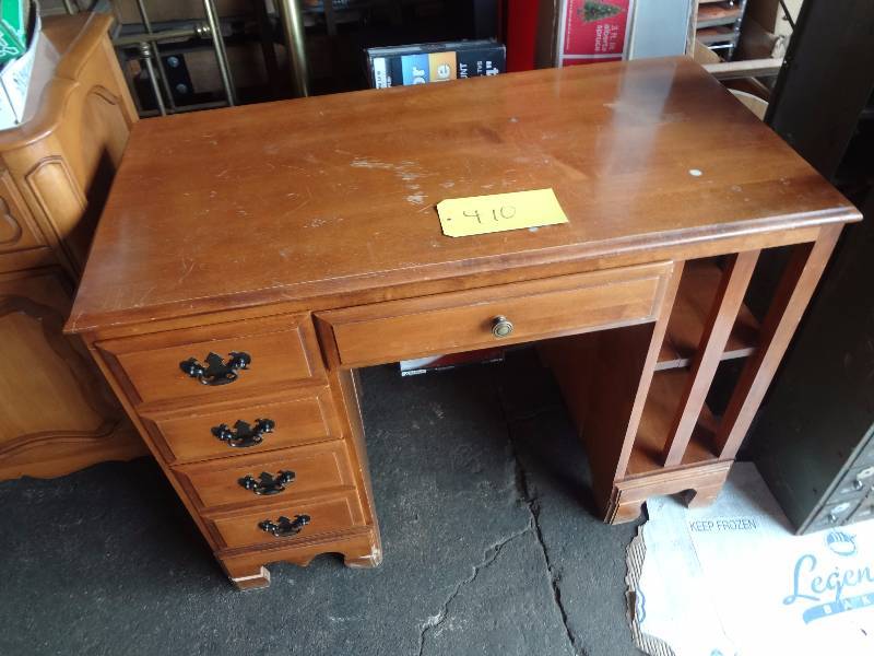 lot 410 image: Mission Style Desk