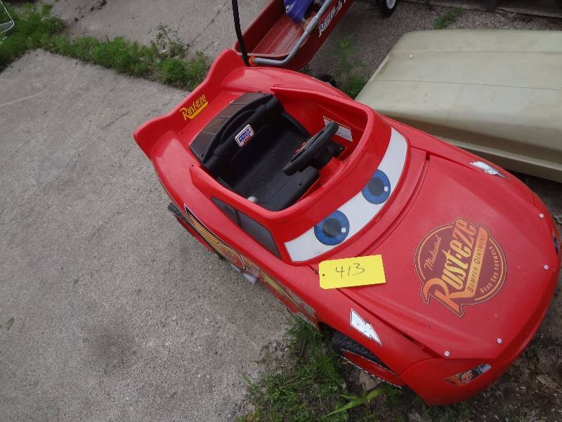 lot 413 image: Kids Electric Race Car