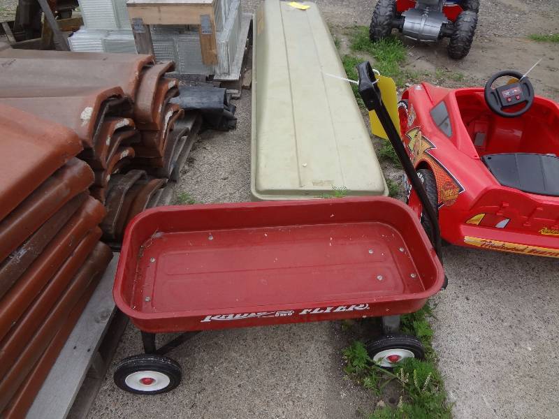 lot 416 image: Radio Flyer