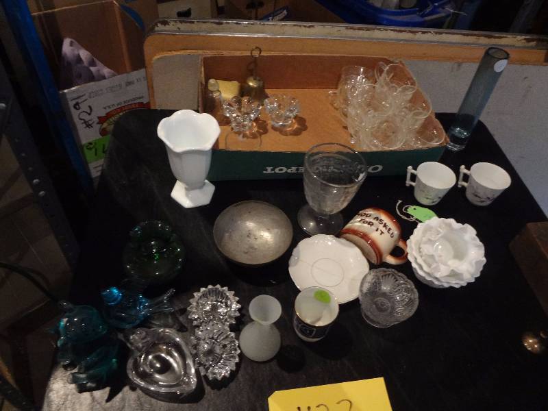 lot 422 image: Glassware