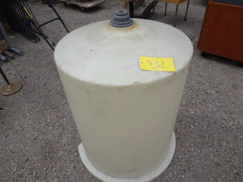 lot 432 image: BIG Plastic Container