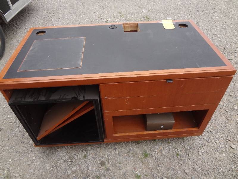 lot 433 image: Wood Desk