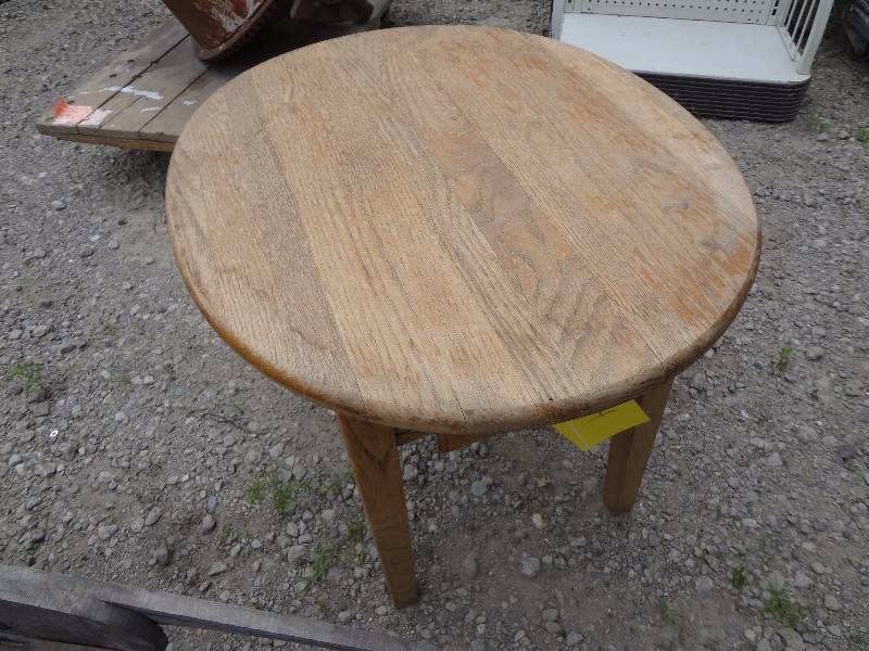 lot 434 image: Oval Hardwood Desk