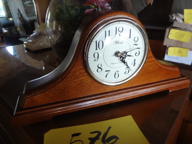 lot 576 image: Mantle Clock,Fake Terrarium, Bird Clock,Wooden Fruit Bowl