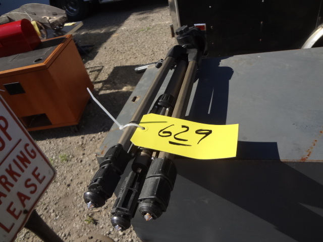 lot 629 image: Tripod