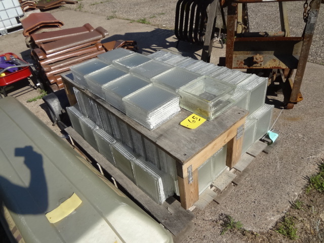 lot 651 image: Lot of Glass Block