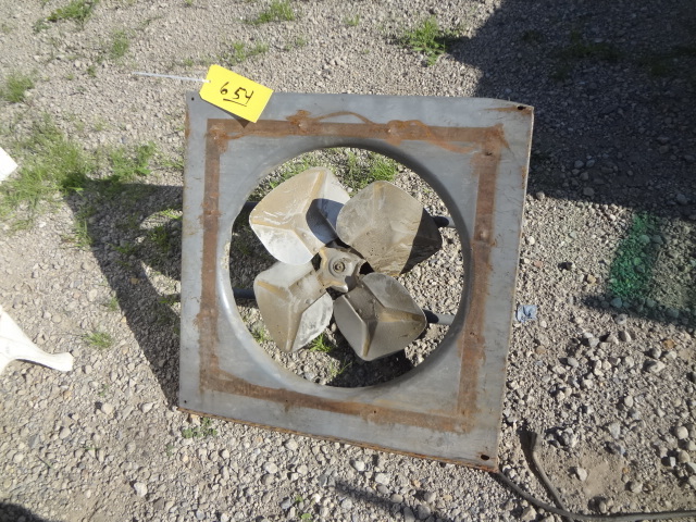 lot 654 image: Small Barn Fan