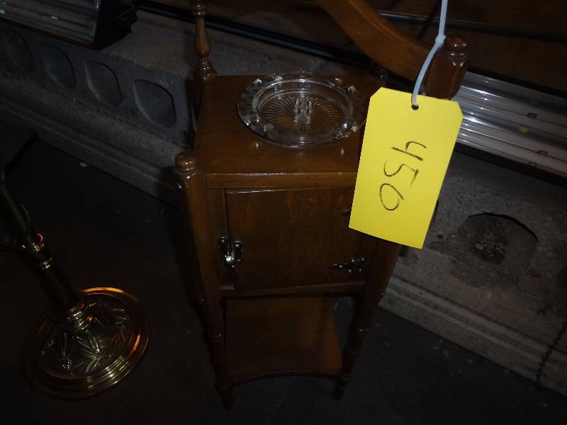 lot 450 image: Old Smokers Stand