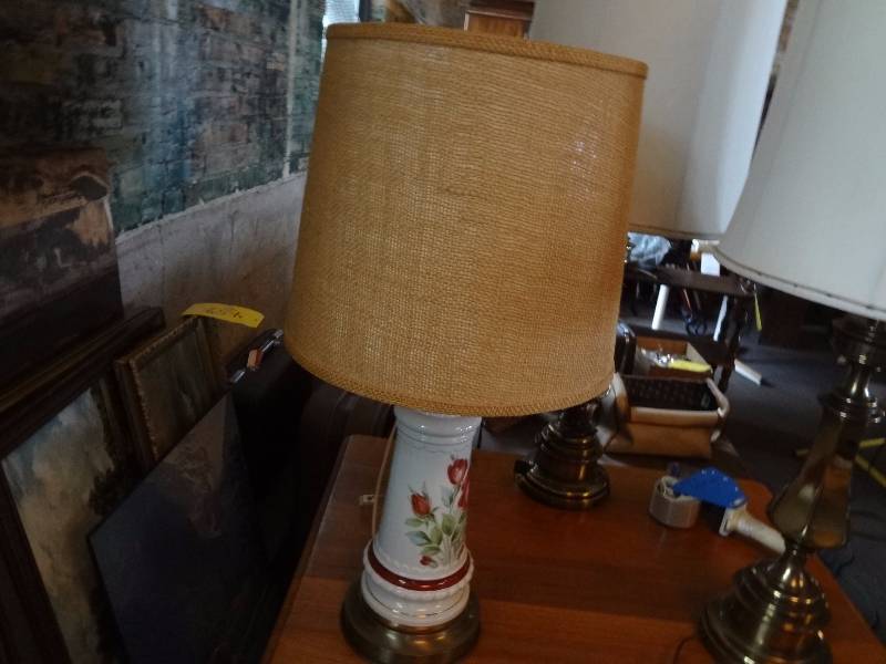 lot 456 image: Porcelain Lamp
