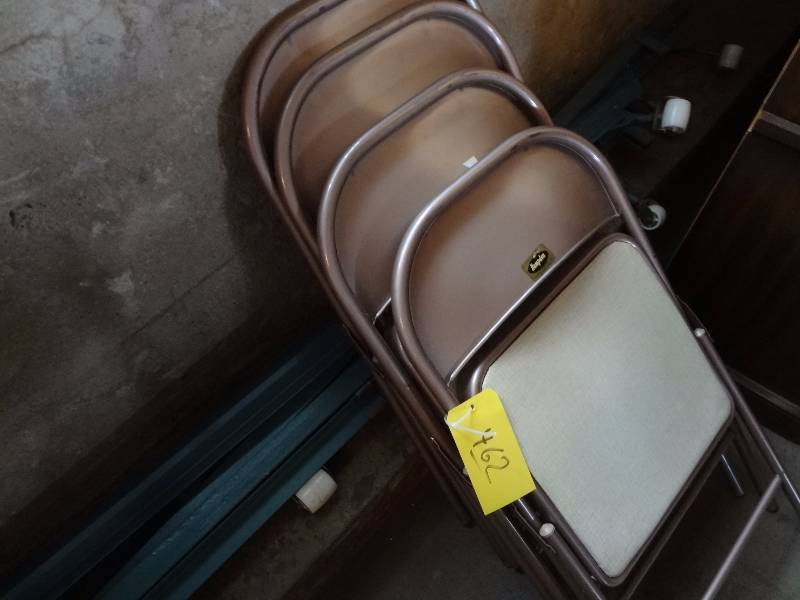 lot 462 image: (4) Folding Chairs
