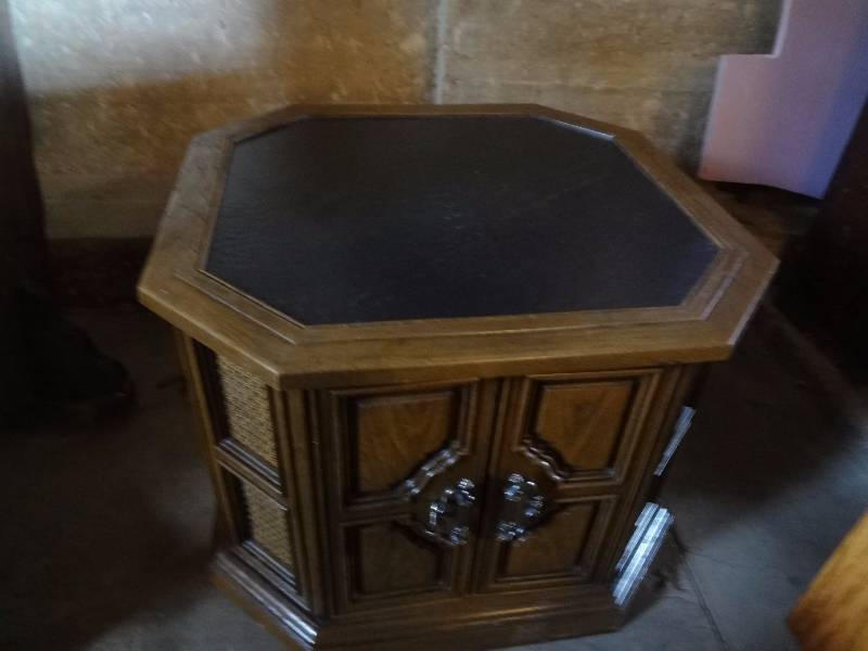 lot 481 image: Vintage Magnavox Stereo