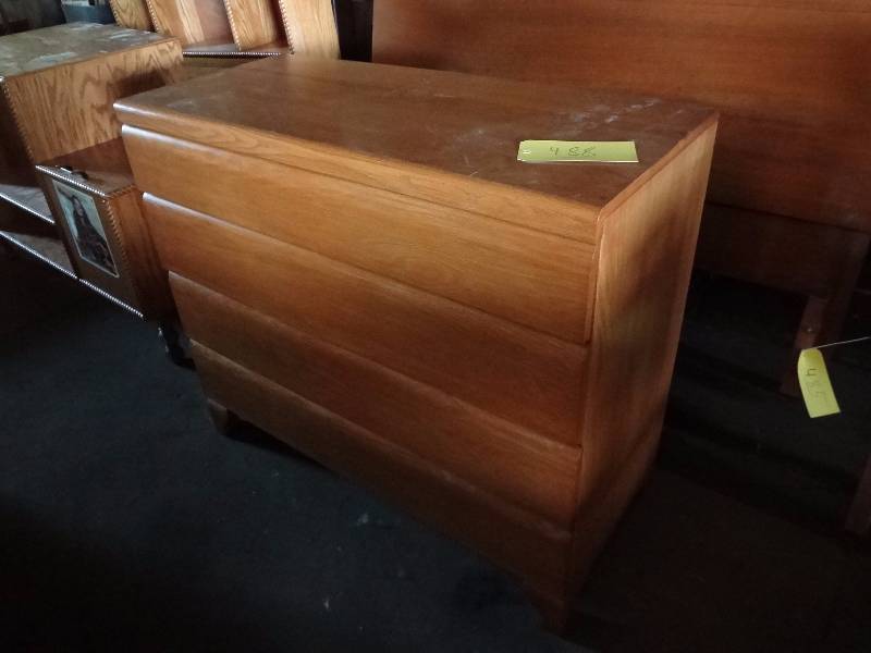 lot 488 image: Peterson Art Furniture Chest of Drawers