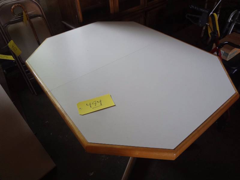 lot 494 image: Nice WhiteWood Kitchen Table
