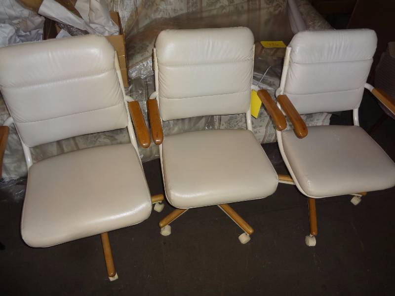 lot 495 image: (4) Chairs