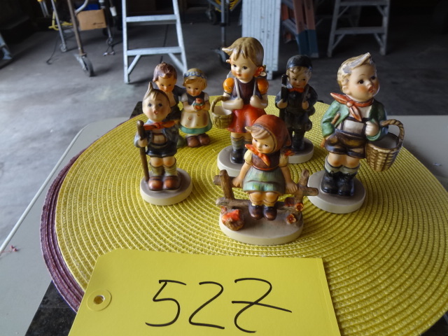 lot 527 image: Goebel Figurines