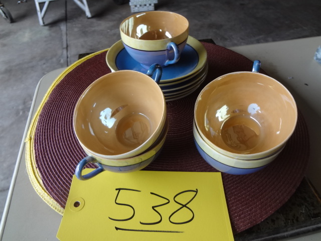 lot 538 image: Lusterware Cups and Saucers
