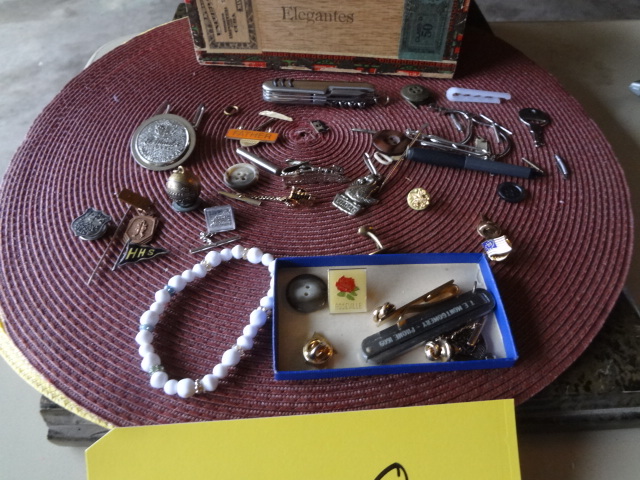 lot 548 image: Jewelry, Desk Things