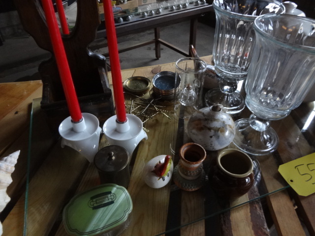 lot 550 image: Stuff, Nice Bakelite topped Box