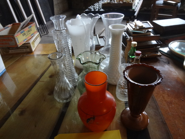 lot 556 image: Lot of Vases