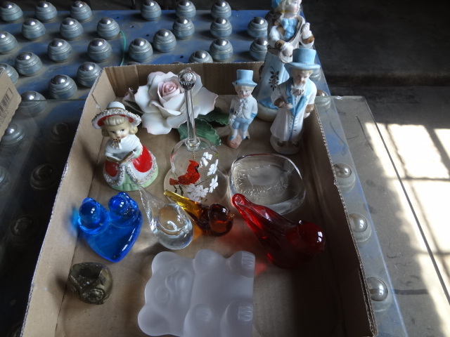 lot 558 image: Glass, Porcelain,Shells
