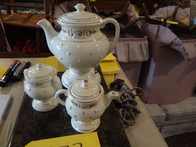 lot 372 image: Vintage Electric Coffee Pot